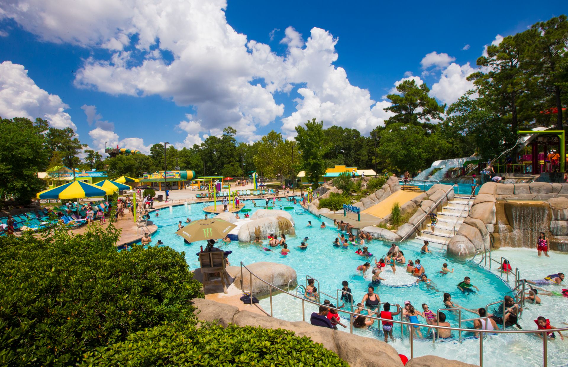 History & Evolution of Six Flags Hurricane Harbor Splashtown